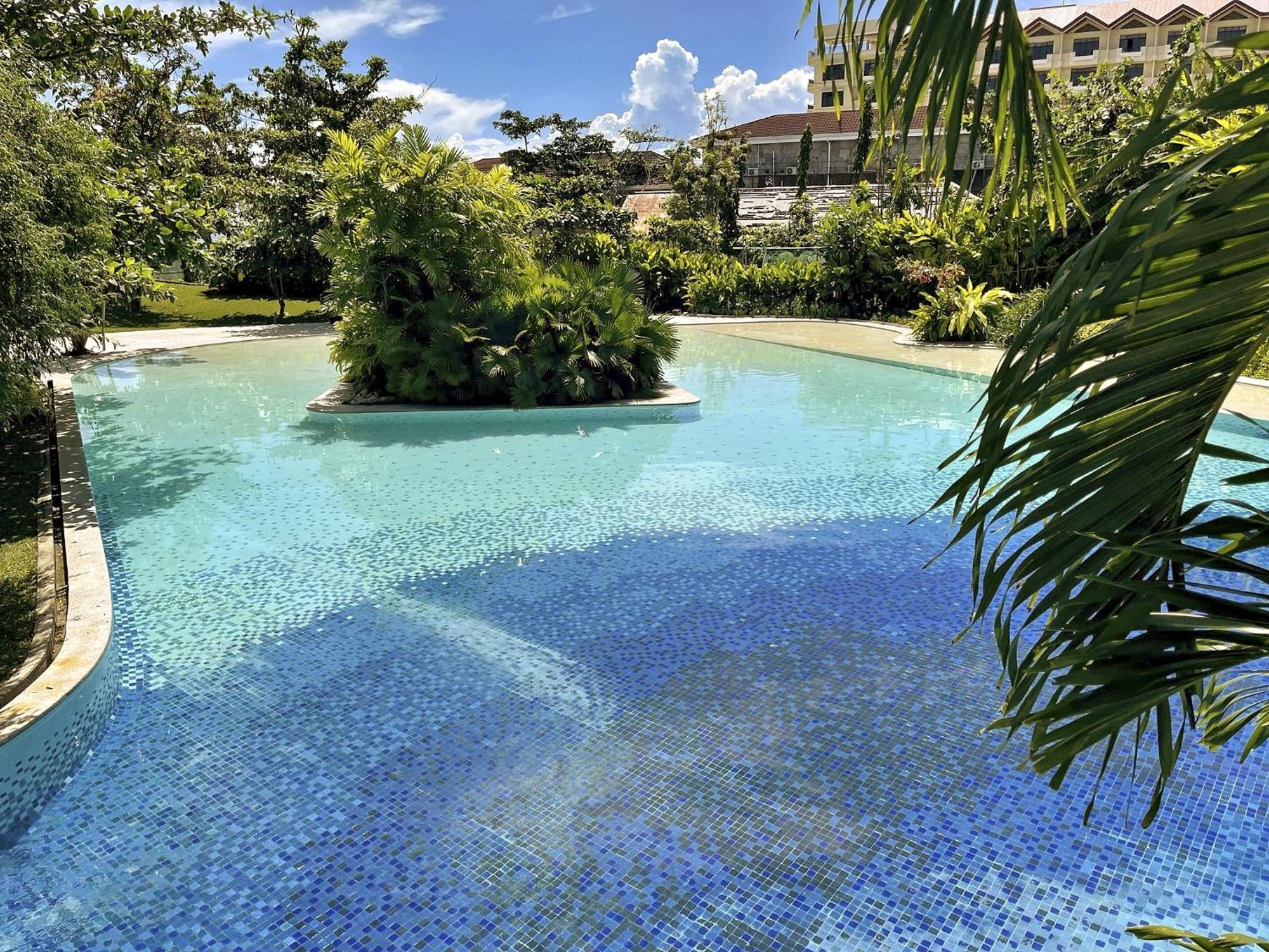 Dominiks Stylish Resort Gem Ocean View Pool Queen Bed At Tambuli 8 Floor Fast Wifi Lapu-Lapu City Dış mekan fotoğraf